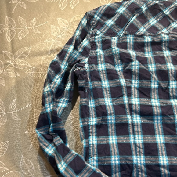 Ladies Garage Button Up Shirt. - Picture 6 of 6